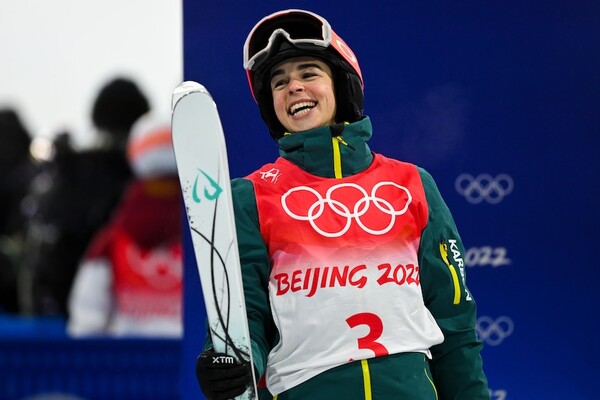 호주 자카라 앤소니가 스키 여자 모글에서 금메달을 획득했다