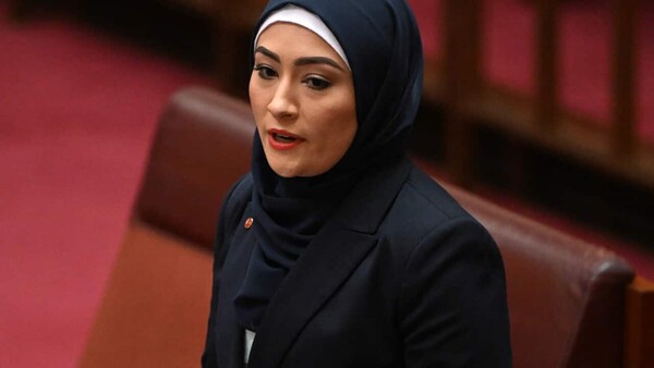 히잡을 쓴 무슬림 여성 중 호주 최초로 연방 의회에 진출한 파티마 페이만 상원의원  