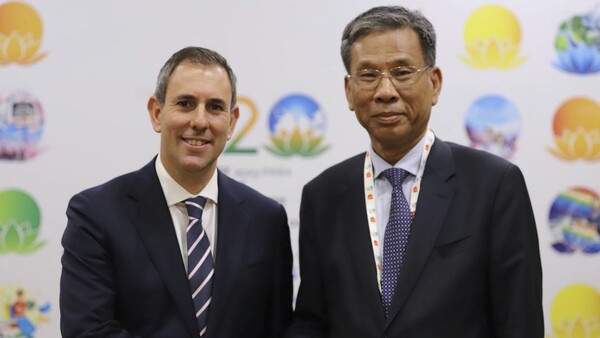 짐 차머스 호주 재무장관(왼쪽)과 류쿤 중국 재정부장(오른쪽).(사진: The Australian)