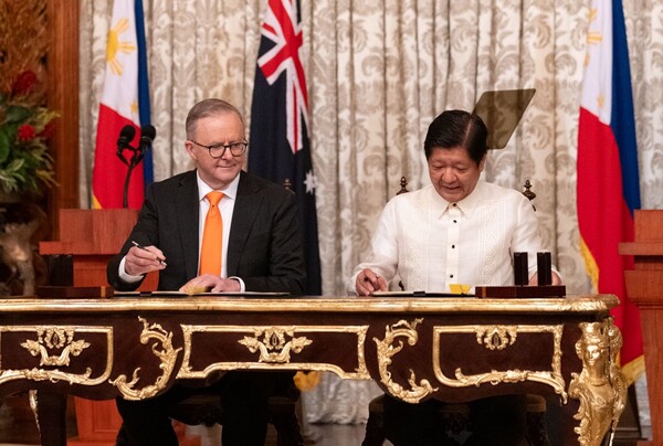 앤소니 알바니지 총리(왼쪽)와 페르디난드 마르코스 주니어 필리핀 대통령(오른쪽)(사진:알바니지 총리 트위터)