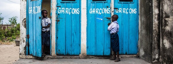 콩고의 한 학교에 설치된 화장실 모습 (사진 출처_ 유엔/Vincent Tremeau)