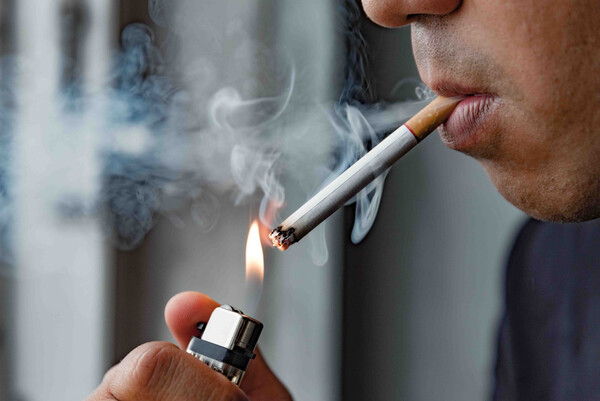 흡연자 65%는 주요 도시에 거주하며, 92%는 비원주민이었다.(사진:shutterstock)