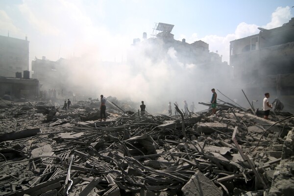 이스라엘의 공습 후의 가자지구 모습(사진:shutterstock)