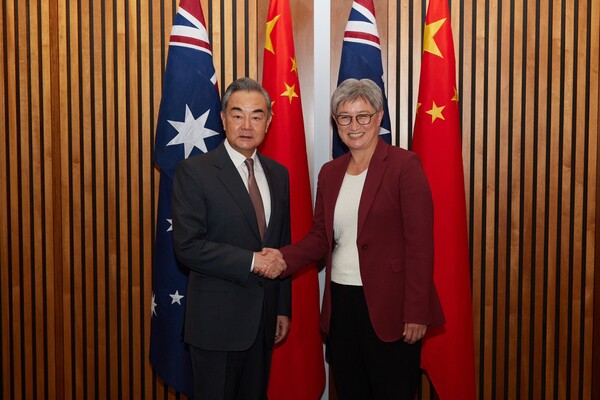 왕이 중국 외교부장(왼쪽)과 페니 웡 호주 외교장관(오른쪽)(사진:웡 장관 엑스)